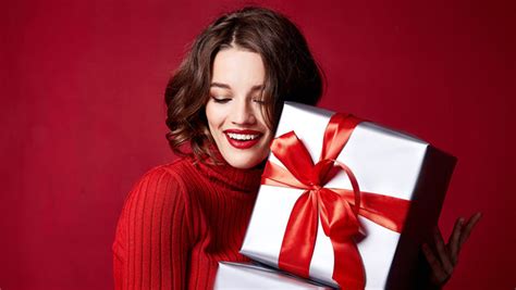 best new gifts for her|most unusual gift for her.